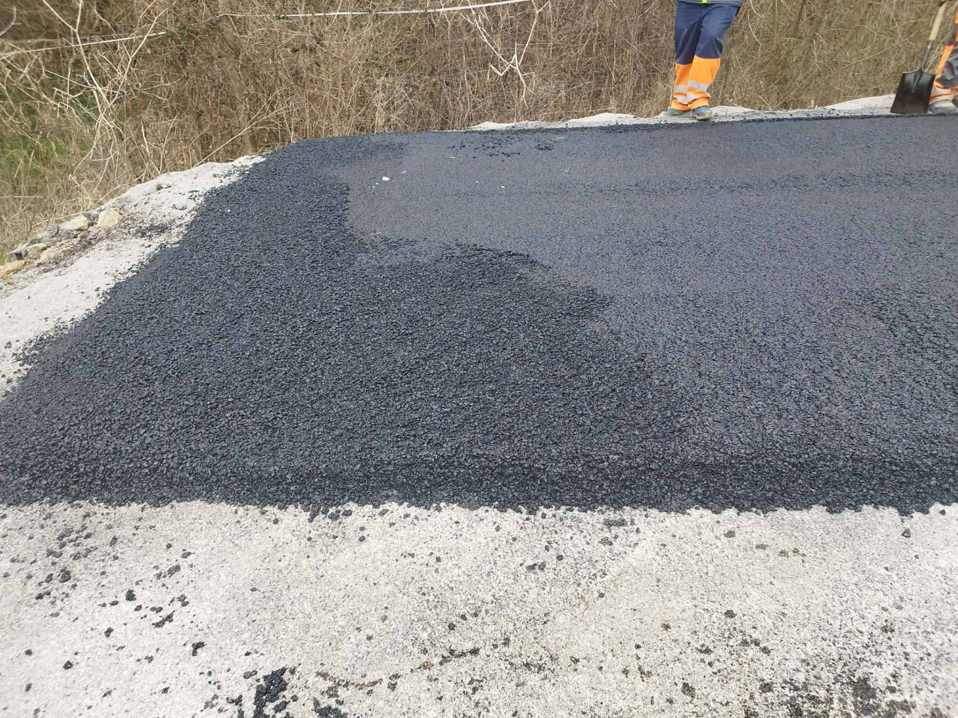 Aszfaltozott parkoló felület